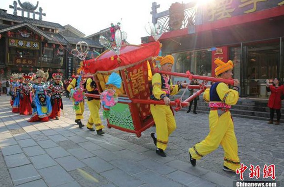 Ukrainian girl realize &quot;Tujia wedding dream&quot; in Zhangjiajie