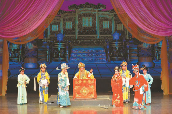 Chinese Opera Performed to Celebrate Lantern Festival