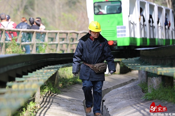 Zhangjiajie tourist tram for safety &quot;Checking&quot;