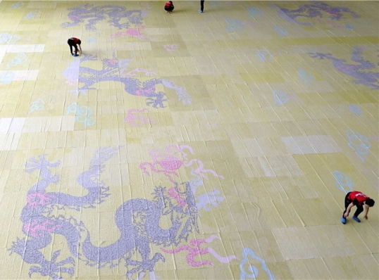 Hunan Young Man Creates World’s Largest Finger Painting