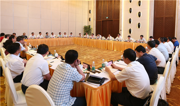 Governor Xu Dazhe Makes an Inspection Tour in Zhangjiajie