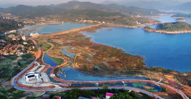Lakeside Wetland Pathway Built in Dongjiang Lake