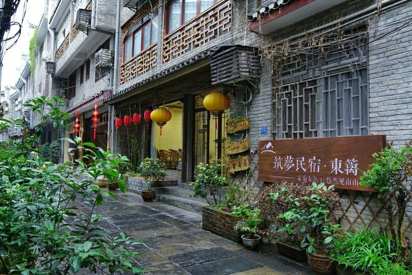 Fenghuang Dongliyuan Inn