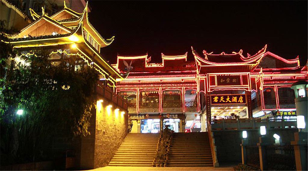 Fenghuang Juntian Hotel