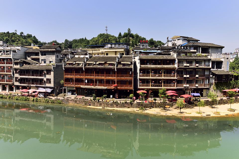 Fenghuang Fengxiang Jiangbianlou Inn