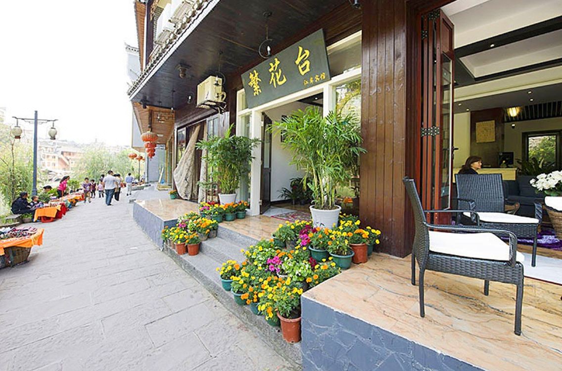Fenghuang Fanhuatai Jiang'an Inn