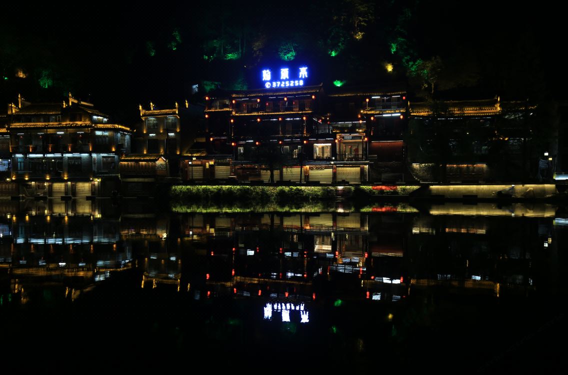 Fenghuang Yanyuting River View Inn 