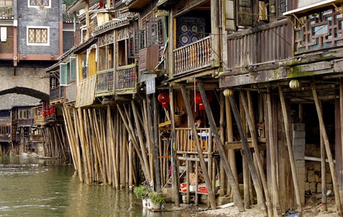 How long from Zhangjiajie to Phoenix ancient city?