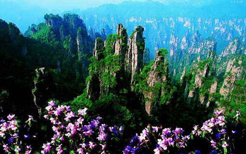 What is the best time to go to Zhangjiajie for a visit?