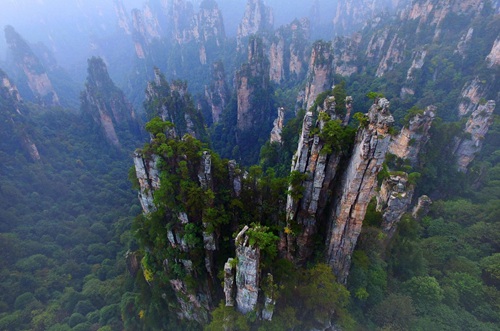 How far from Zhangjiajie airport to Wulingyuan district?