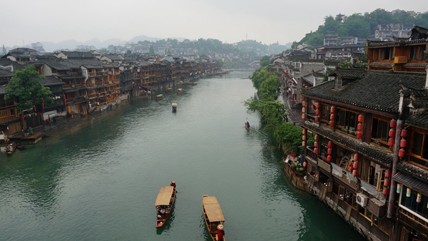 What is the best & beautiful time to visit Zhangjiajie & Fenghuang city?