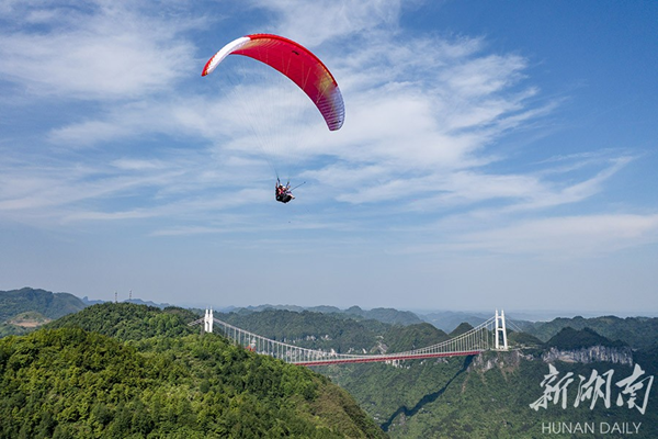 Tourists experience paragliding in Xiangxi Jishou
