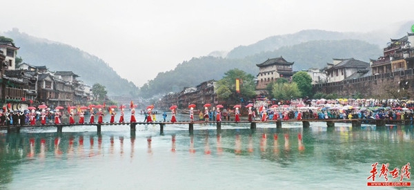 Fenghuang Ancient Town Resumes Opening