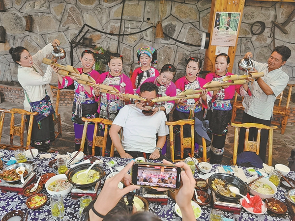 Ethnic specialty handicrafts bring villages prosperity in Hunan