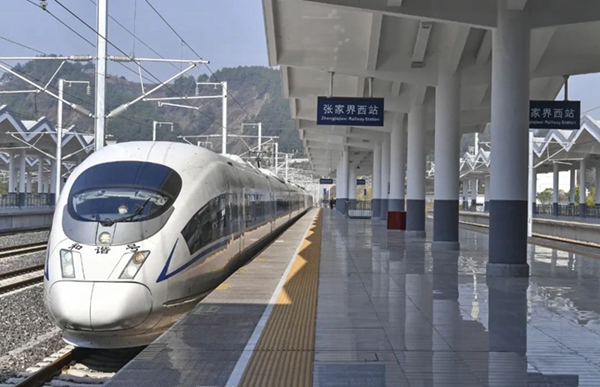 High-speed train links Hongkong and Zhangjiajie
