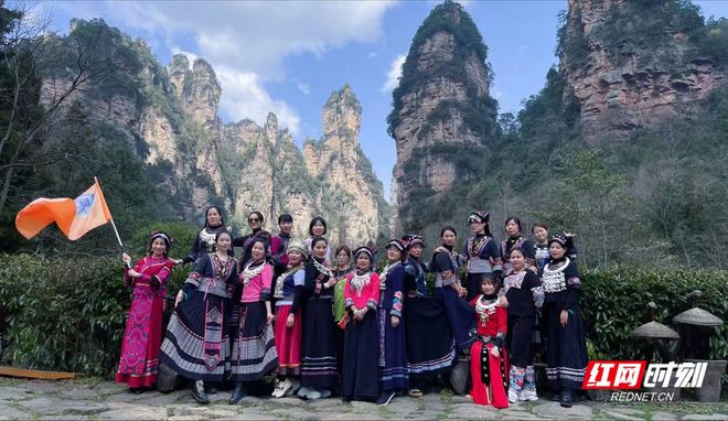 More tour guides needed to cope with surge for travelers in Zhangjiajie 