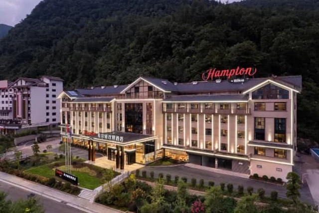 Wulingyuan Hilton Hampton Hotel