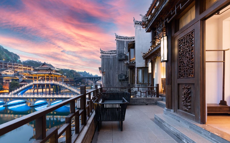 Fenghuang Muse Light Luxury River View Hostel