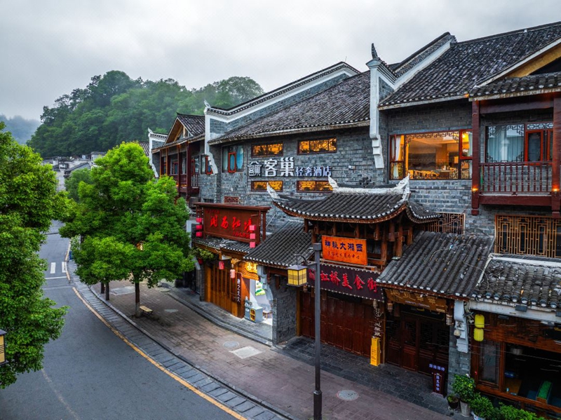 Fenghuang Kechao Light Luxury Hotel