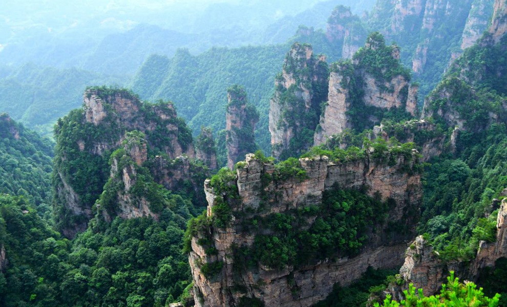 How far is it from Zhangjiajie airport to the No. 5 Valley