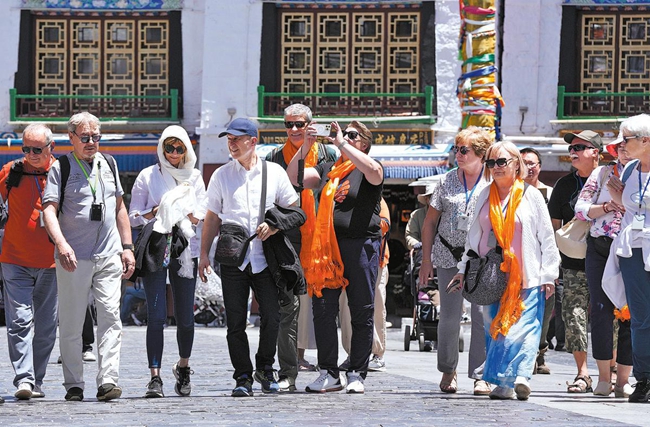 Visa-free policies boost inbound summer tourism