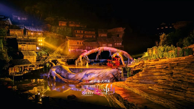 What types of performance shows are there in Zhangjiajie?