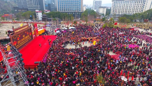 2019 Zhangjiajie 300,000 people are carnival in Lantern Festival