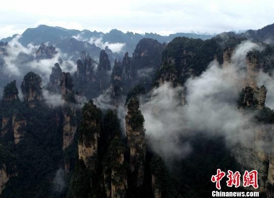 Zhangjiajie Aims to Be World’s Top Tourist City